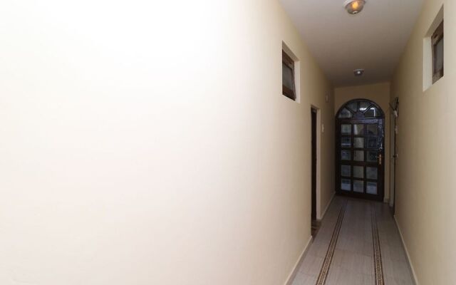 Oyo 29715 Stone Cafe & Rooms
