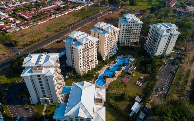 Luxurious and Warm Condo Just Step From the Beach!