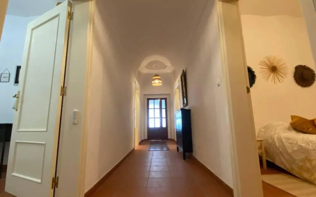 Charming 5-bed House in Granja