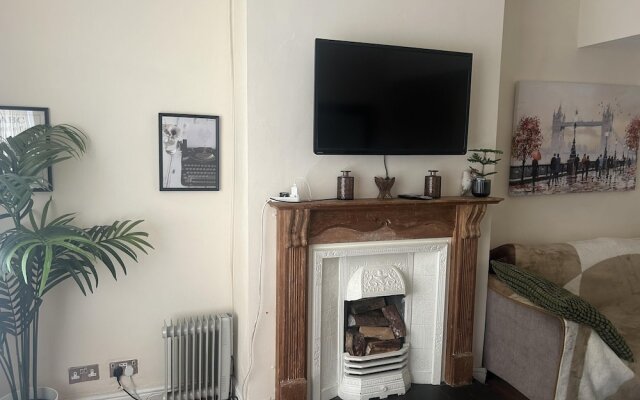 Manchester, Levenshulme, Entire House, Sleeps 7max