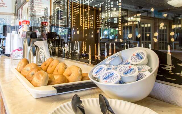 Rodeway Inn & Suites Branford - Guilford