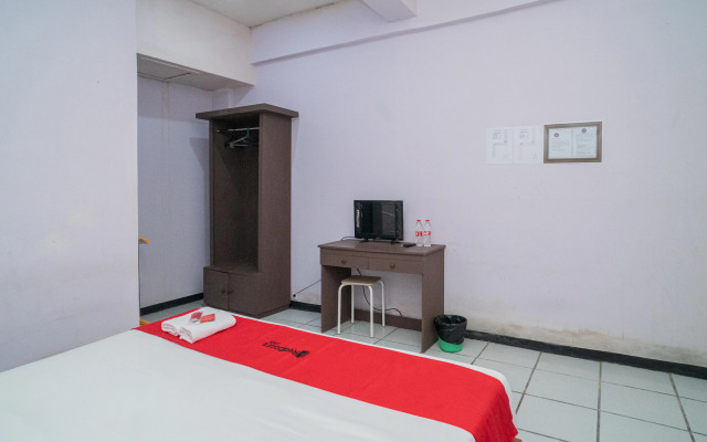 RedDoorz Plus Syariah @ Lotus Hotel Bojonegoro