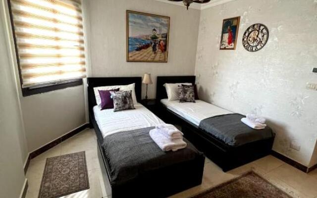 Elegant Duplex with Pool Frontauc