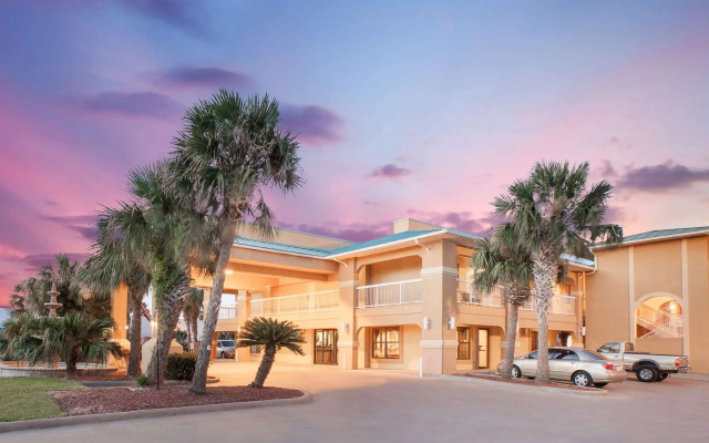 Super 8 by Wyndham Corpus Christi