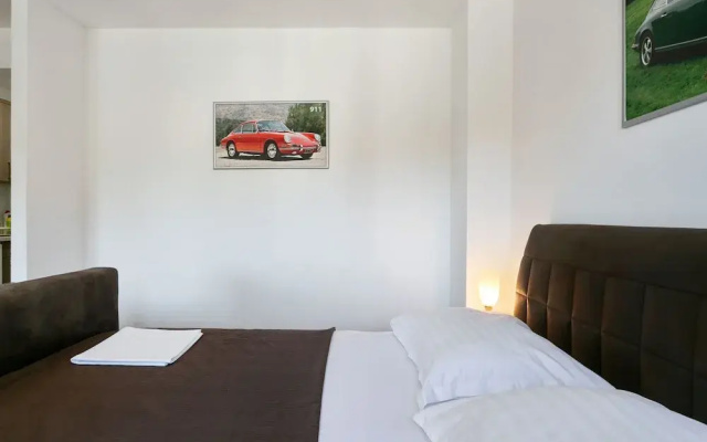 Modern Apartment in Drvenik With Balcony