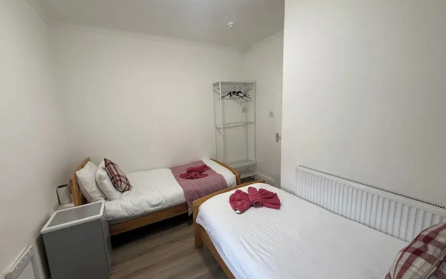 Blackpool - Apartment - Sleeps 6- Coastal Stay