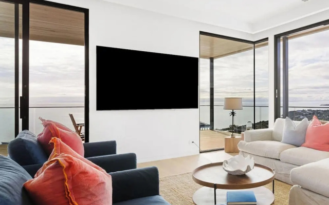 Bayview Luxe Entertainer Pool World Class View
