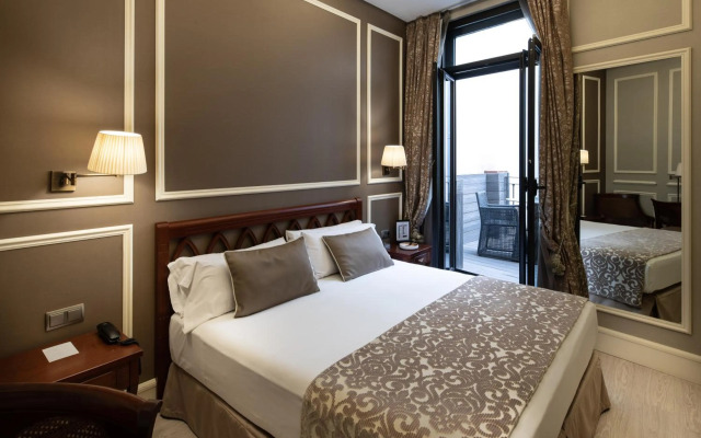 Catalonia Las Cortes Hotel