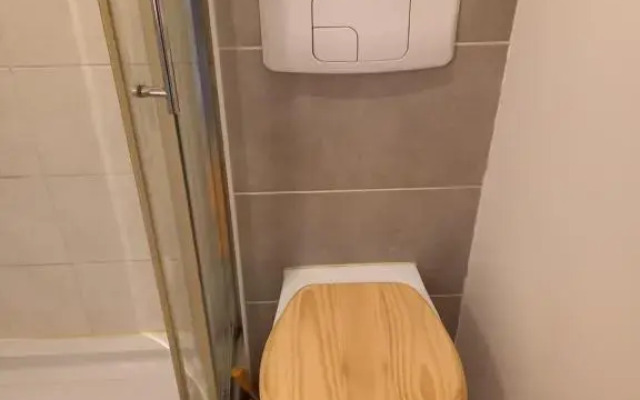 Studio avec terrasse en résidence calme à Dijon.