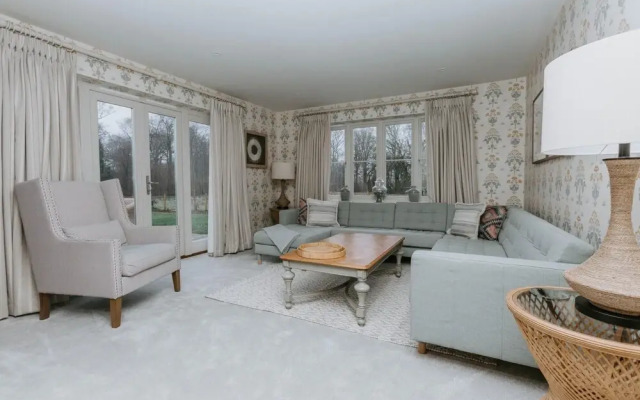 The Dragonfly - Central 2 Bedroom House