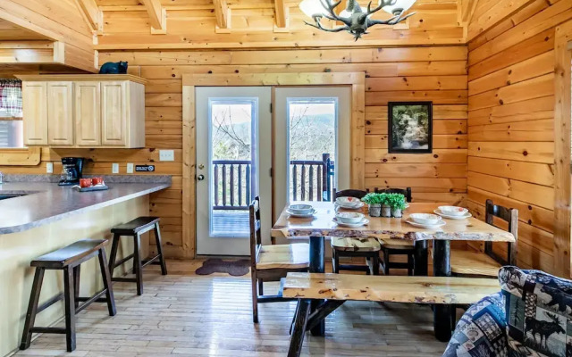 SmokyStays 5 Bedroom Cabin
