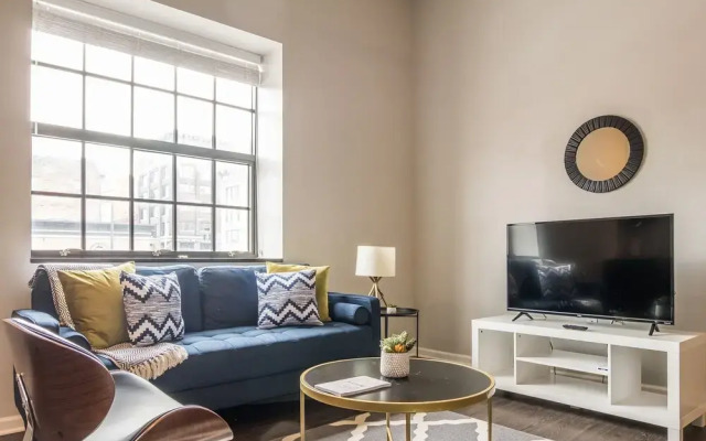 FRONTDESK 915 Broadway Apts Downtown Kansas City