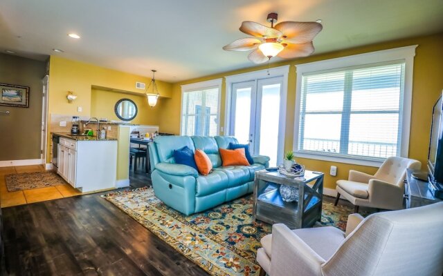 Pelican Pointe 2 Bedroom Condo