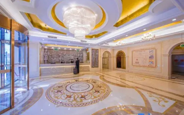 Vienna Hotel Xianning hot spring center flower bed shop