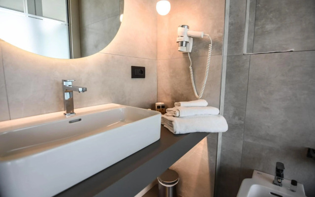 Waldorf Suite Hotel