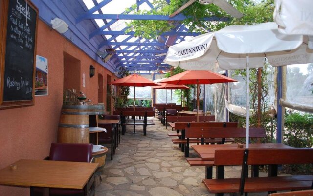 Osteria Sanso Restaurant and Accommodation