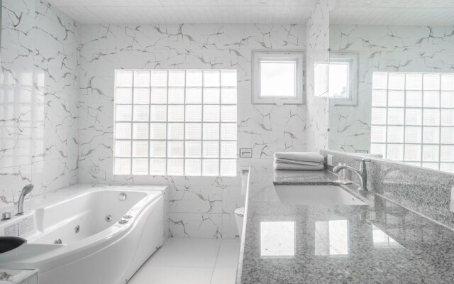 OYO 630 Sena Gladyz Suites