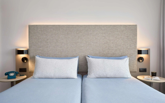 Отель INNSiDE by Melia Barcelona Apolo