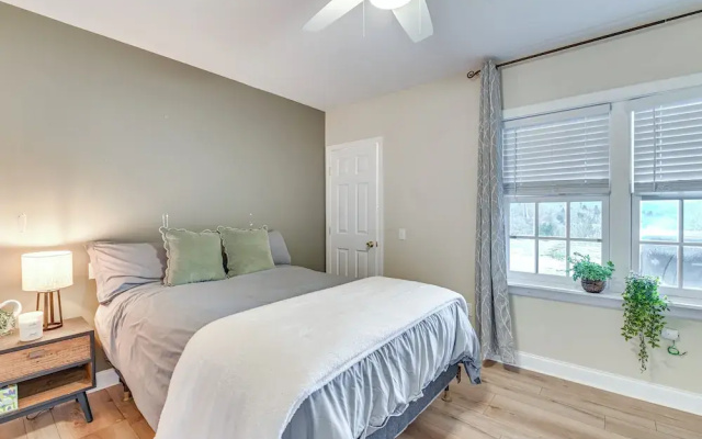 Mountain Views & Fire Pit: Sandgate Getaway