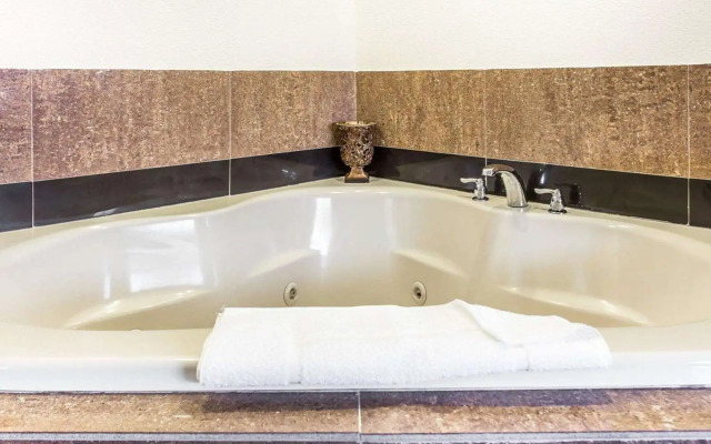 Quality Inn & Suites Coliseum