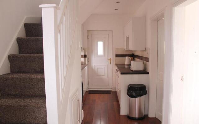 Cosy 3 bedroom house in quiet residential area