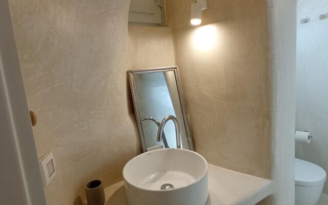 Sisyphus House in Santorini