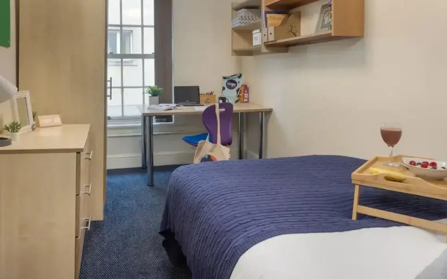 Student Only Cable Street