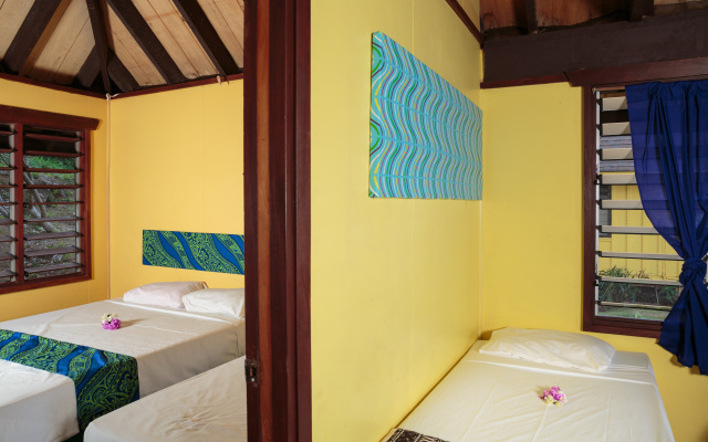 Funky Fish Beach & Surf Resort - Hostel