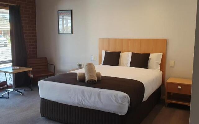 Golden Reef Motor Inn