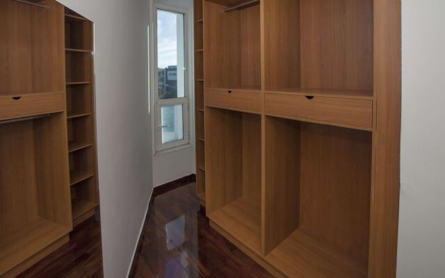 Elegant residence with Panoramic view to Acropolis by GHH