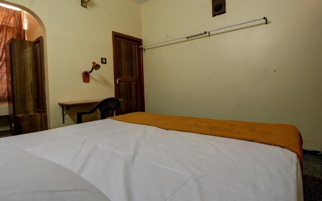 SPOT ON 42738 Thangam Lodge