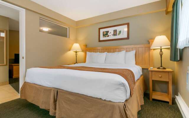 Econo Lodge Inn & Suites