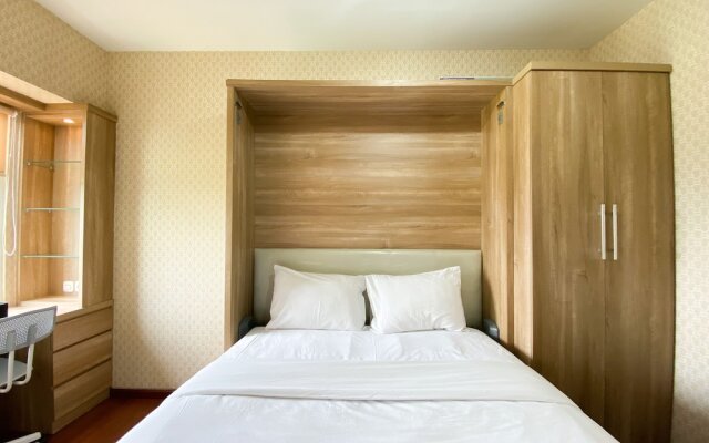 Cozy Stay Studio Room At Springlake Summarecon Bekasi Apartment