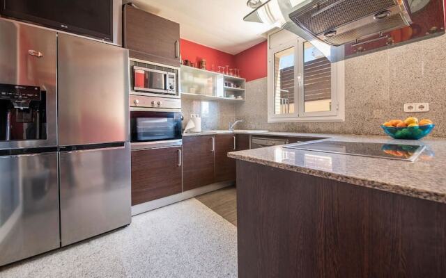 Modern House 2 Km From The Beach (R87)