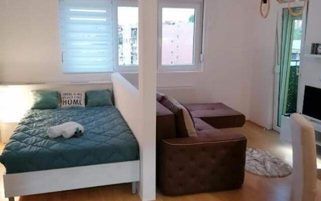 Emili Apartman