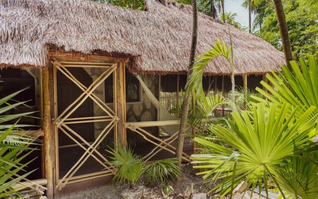 Yaxchen Tulum Cabañas & Cenote