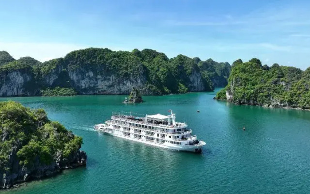 Paradise Grand Cruise Lan Ha Bay