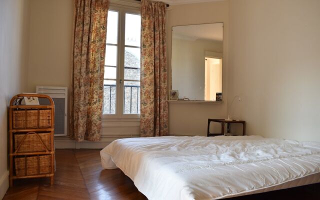 Spacious 2 Bedroom Apartment in Paris 2nd