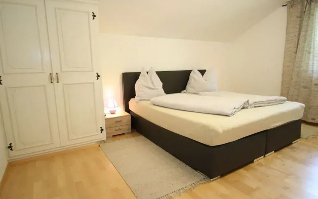 Cozy Apartment in Niedernsill Near Lake