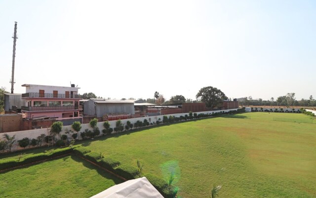 OYO 13483 Hotel Aradhya's