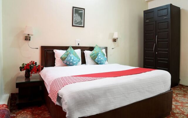 OYO 13223 Hotel Tak