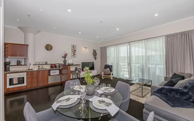 Princes Wharf 1BR Home Away From Home