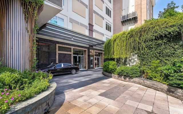 Saigon Finest - IDG Suite Collection - 10J