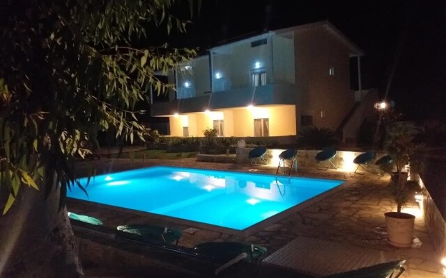 Отель Caretta Village