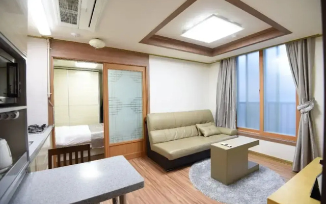 Daewoo Business Hotel
