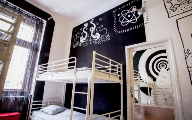Art Hole Hostel