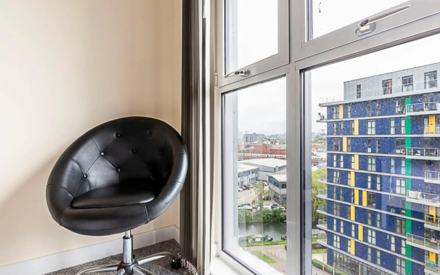 Vibrant London Canal Apartment