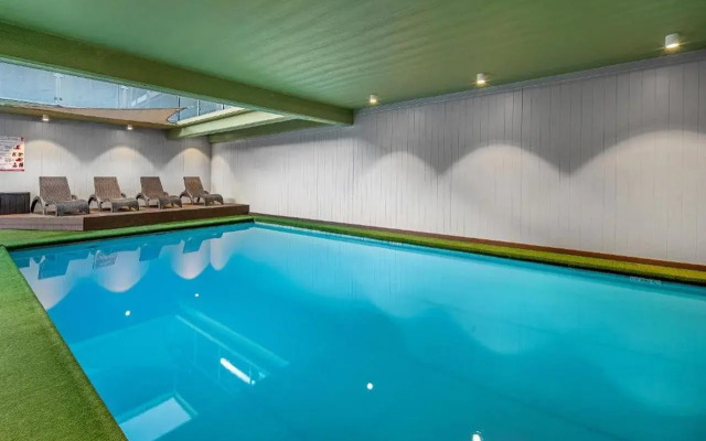 Stay at Alice Springs Hotel