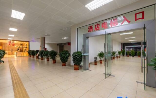 Yuanlong Hotel (Zhuhai Nanshui Bus Station)
