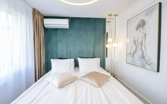 Celeste - One Bedroom Apartment - Next to Victoria Avenue and Cismigiu Park